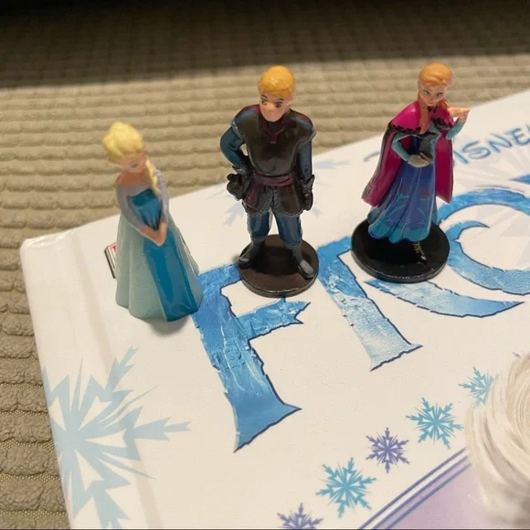 Bundle: Disney Frozen Book and Mini-Figures - Picture 2 of 3
